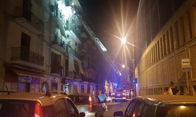 cadono calcinacci da un palazzo in via brin