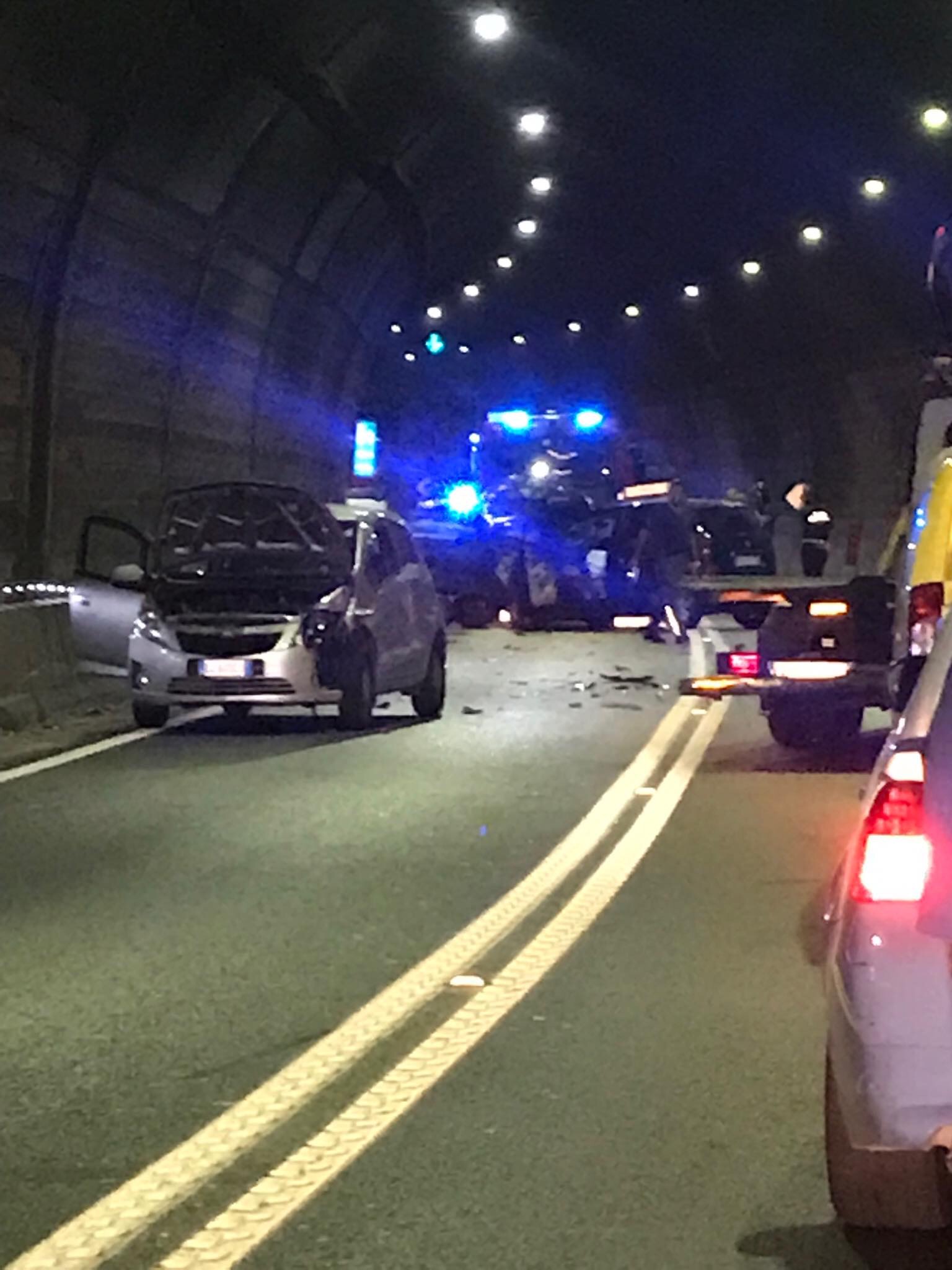 (fotogallery)grave incidente nella galleria di varano
