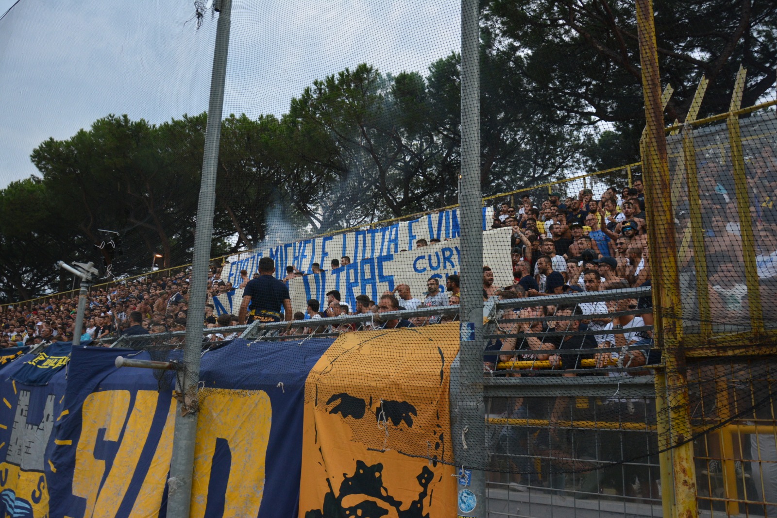 la vicinanza della curva sud verso michele savastano