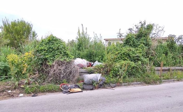 con la fase 2 ritorna l’abbandono di rifiuti lungo il fiume sarno
