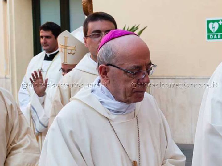 funerali a porte chiuse per l’arcivescovo cece