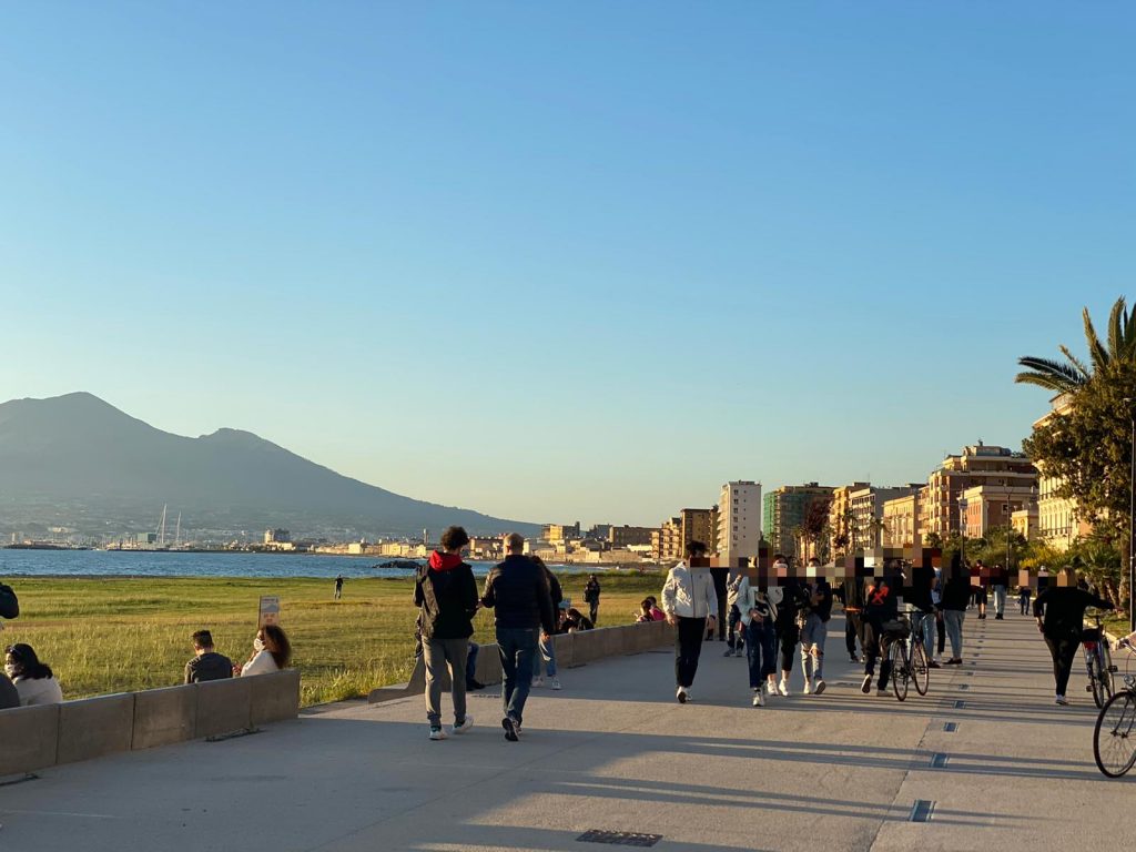 Villa Comunale presa d’assalto e assenza di controlli: inizia così la fase 2 a Castellammare 5 villa comunale presa d’assalto e assenza di controlli: inizia così la fase 2 a castellammare