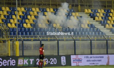 Petardi lanciati sugli spalti al Menti, tre sediolini danneggiati 37 notizie castellammare
