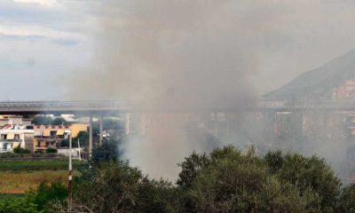 Fiamme nell'ex tratta Castellammare-Gragnano, intervengono i vigili del fuoco 35 Vasto incendio a Gragnano.  Fiamme avvolgono il monte Pendolo.