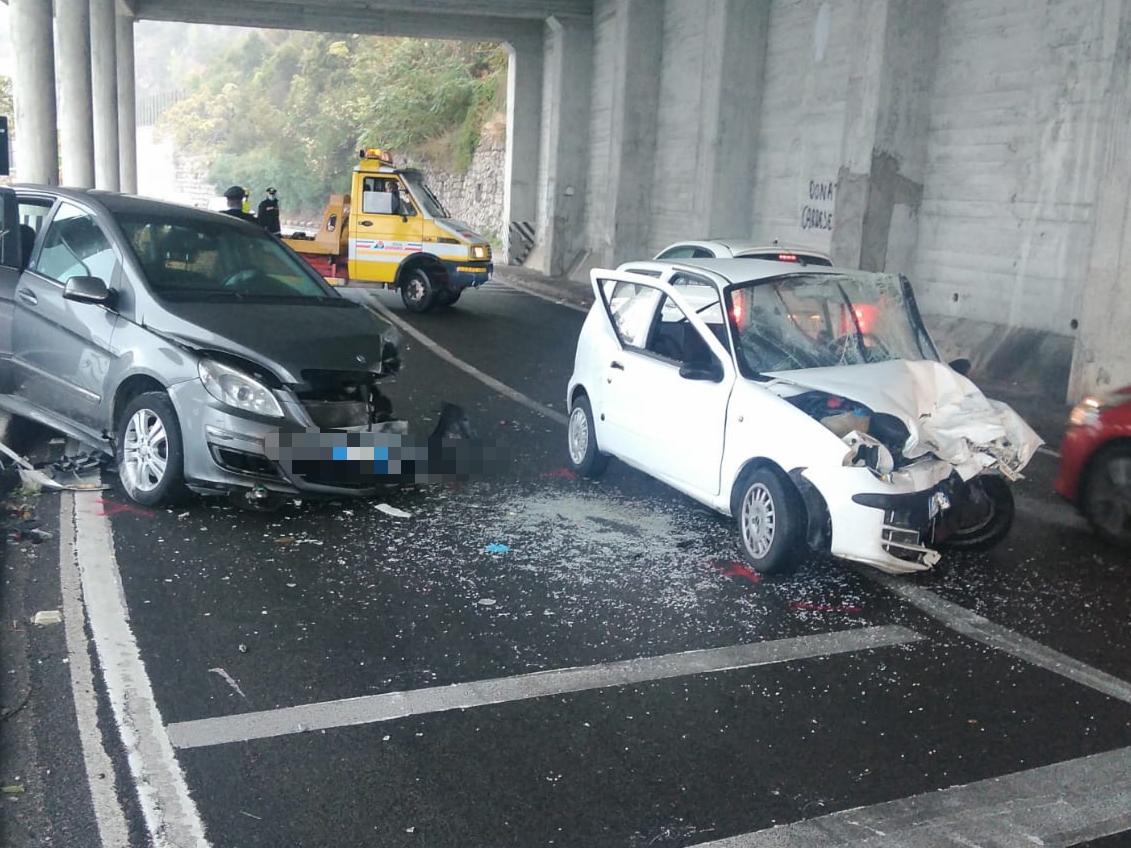 Castellammare. Frontale tra auto sulla Statale Sorrentina: due feriti ...