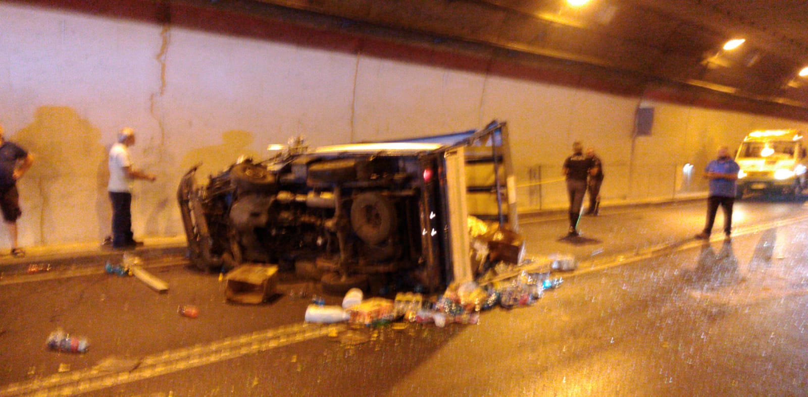 Incidente nella galleria di Seiano, coinvolti più veicoli: traffico in tilt 3 galleria