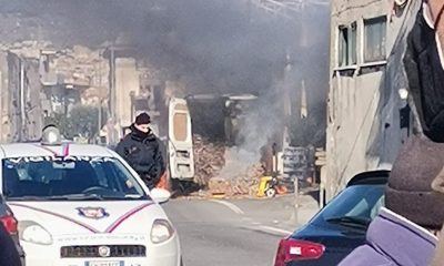 In fiamme furgone carico di uova tra Pompei e Torre Annunziata 31 Vasto incendio a Gragnano.  Fiamme avvolgono il monte Pendolo.