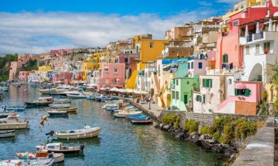 paletti anti-sosta selvaggia appena installati e già divelti