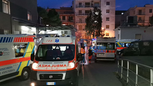 castellammare. ospedale “sold-out” sono 7 le ambulanze in fila al san leonardo