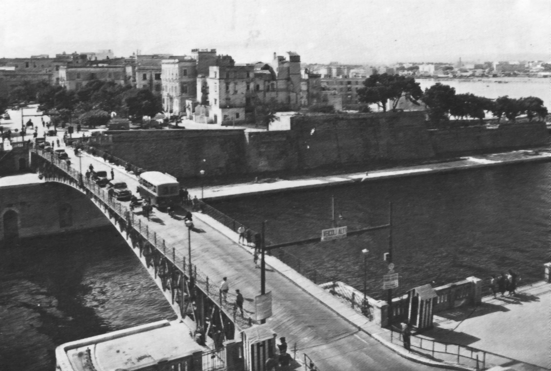Ponte girevole di Taranto