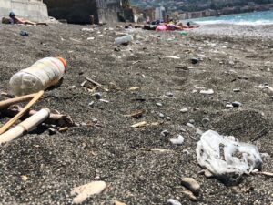 Tutti al mare nel week end, tour nelle spiagge libere tra rifiuti e degrado 6 tutti al mare nel week end