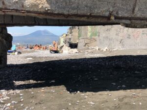 Tutti al mare nel week end, tour nelle spiagge libere tra rifiuti e degrado 5 tutti al mare nel week end
