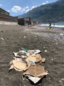 Tutti al mare nel week end, tour nelle spiagge libere tra rifiuti e degrado 8 tutti al mare nel week end