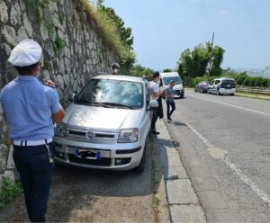 duello social sulla sosta abusiva: di martino pubblica le foto