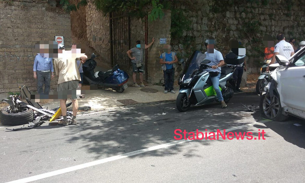 Frontale tra auto a Vico Equense: due feriti in ospedale, traffico ...