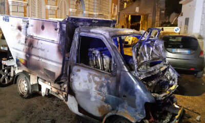 A fuoco automezzo della Nu, paura in via Fratte questa notte 13 Vasto incendio a Gragnano.  Fiamme avvolgono il monte Pendolo.