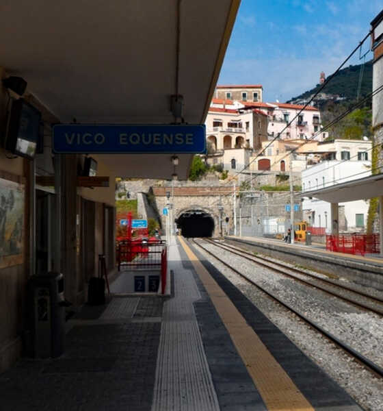 Chiosco di frutta abusivo a Castellammare. Sequestri e sanzioni di Municipale e Carabinieri
