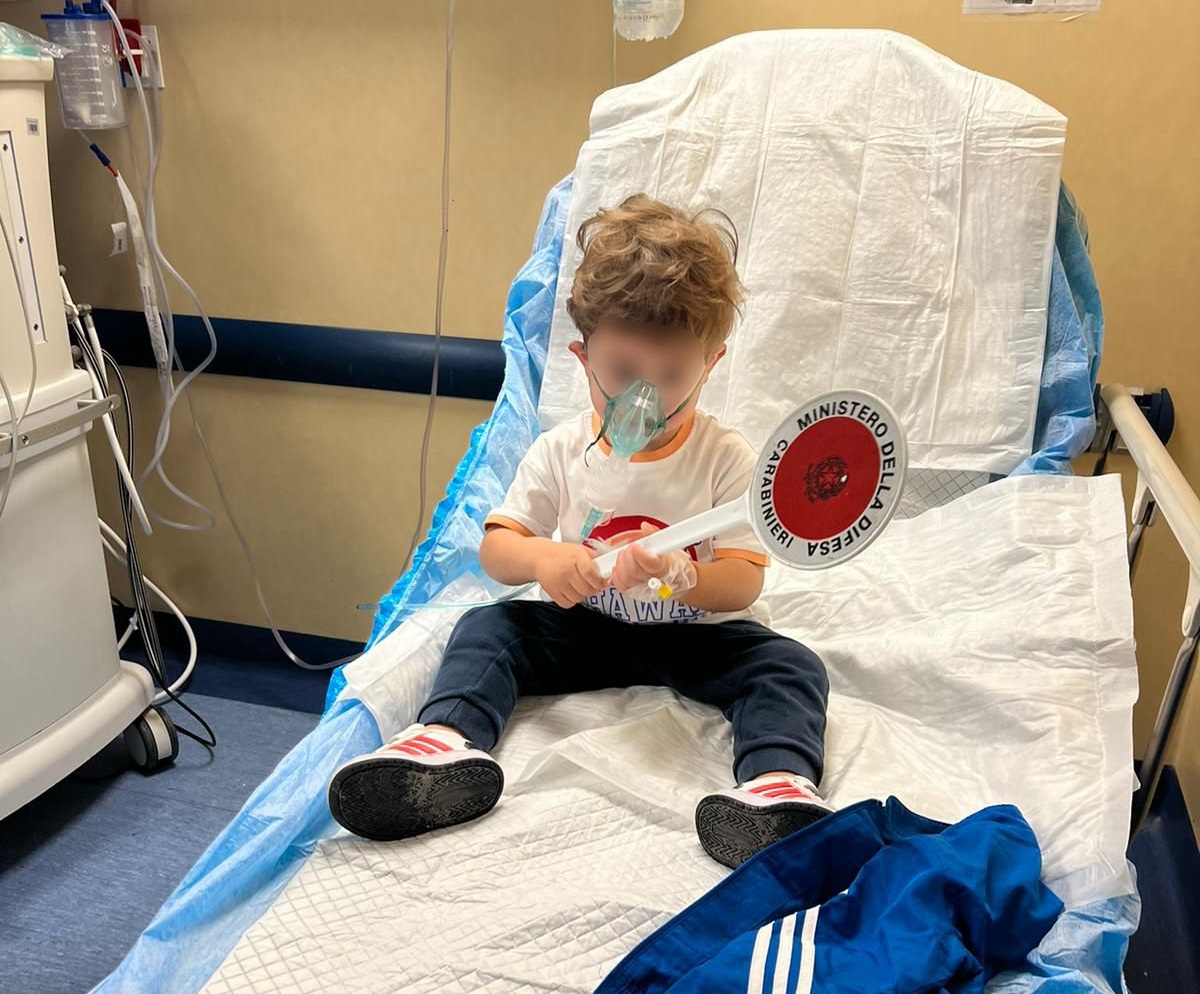 Bambino in shock anafilattico, salvato da una gazzella dei carabinieri 3 bambino