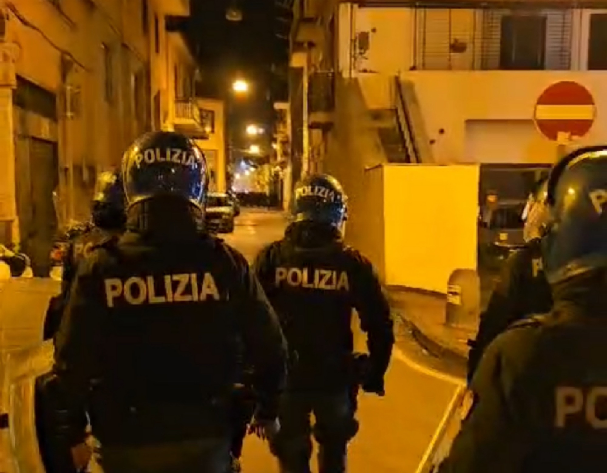 Scontri dopo Juve Stabia-Casertana, danni alle auto in sosta in pieno centro 1 Juve STABIA