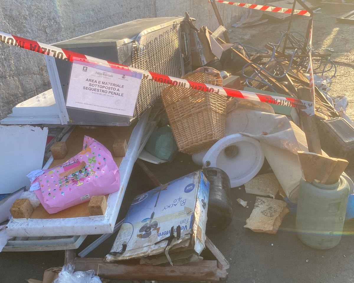 Sversamento e trasporto illecito di rifiuti: Denuncia e confisca per due stabiesi