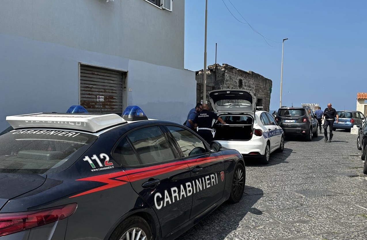 Castellammare, denunciati 4 parcheggiatori abusivi delle spiagge. Sanzioni per 10mila euro 9 gragnano